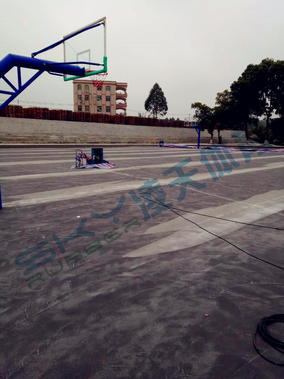 丙烯酸蓝球场案例：江门市鹤山宅梧小学弹性丙